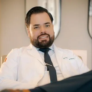 Foto de Dr. Erik Ramos García, Otorrinolaringología en Ensenada