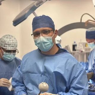 Foto de Dr. Hans Ruiz Serna, Ortopedia y Traumatología en Tijuana