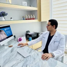 Foto de Dr. Adrian Flores Villalobos, Ortopedia y Traumatología en Tuxtla Gutiérrez