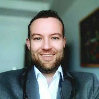 Foto de Dr. Christian Navarro Gerrard, Gastroenterología en Chihuahua