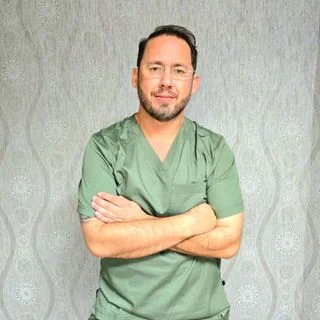 Foto de Dr. Abraham Flores Flores, Ortopedia y Traumatología en Saltillo