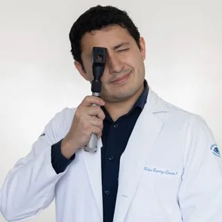 Foto de Dr. Felipe Esparza Correa, Oftalmología en Saltillo