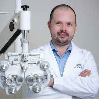 Foto de Dr. Tomás Martínez Garza, Oftalmología en Saltillo