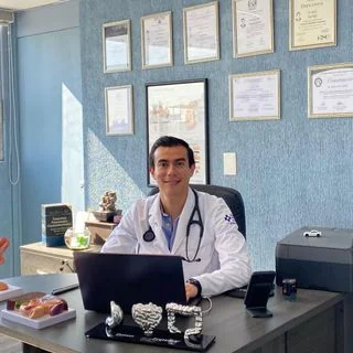Foto de Dr. Arnold Vega Valdés, Gastroenterología en Toluca