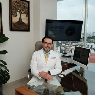 Foto de Dr. Alejandro Adolfo Moya Márquez, Ortopedia y Traumatología en Guadalajara