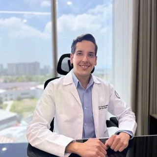 Foto de Dr. Octavio Alejandro Fuentes Méndez, Urología en Guadalajara