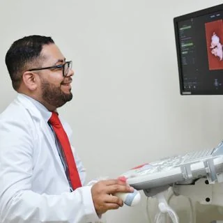 Foto de Dr. Fernando Cabrales Tejeda, Ginecología y Obstetricia en Tepic