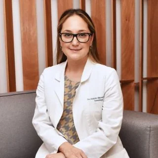 Foto de Dr. Alejandra Villarreal Martínez, Dermatología en Monterrey