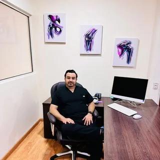 Foto de Dr. Raziel Kishi, Ortopedia y Traumatología en Monterrey