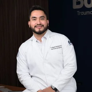 Foto de Dr. Alejandro Hernández Cruz, Ortopedia y Traumatología en Querétaro