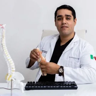 Foto de Dr. Benjamín Estrada Rocha, Ortopedia y Traumatología en Cancún