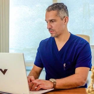 Foto de Dr. Eduardo Negrete Carballo, Gastroenterología en Cancún