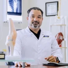 Foto de Dr. Pedro Castillo, Ortopedia y Traumatología en Cancún