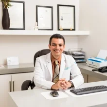 Foto de Dr. Raúl Dimitri Martínez Parada, Ortopedia y Traumatología en Hermosillo