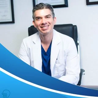 Foto de Dr. Roberto Alvarado Olivares, Otorrinolaringología en Veracruz